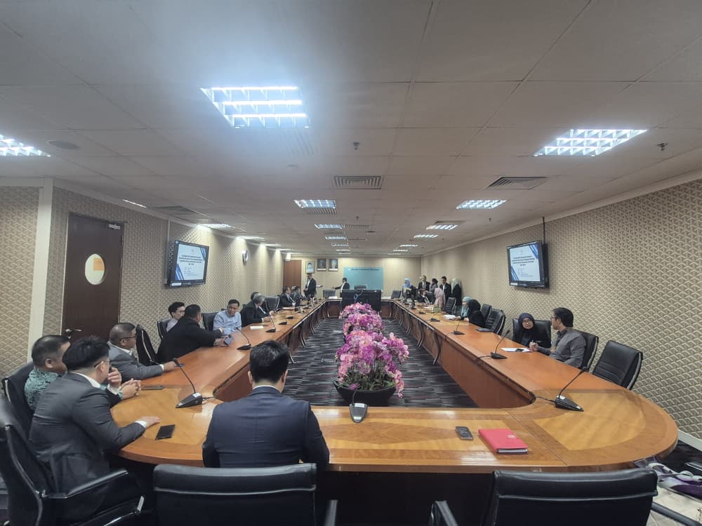 Signing Moa With Mdi photo